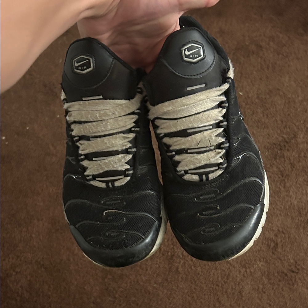 Nike Air Men's Black and Cream Sneakers